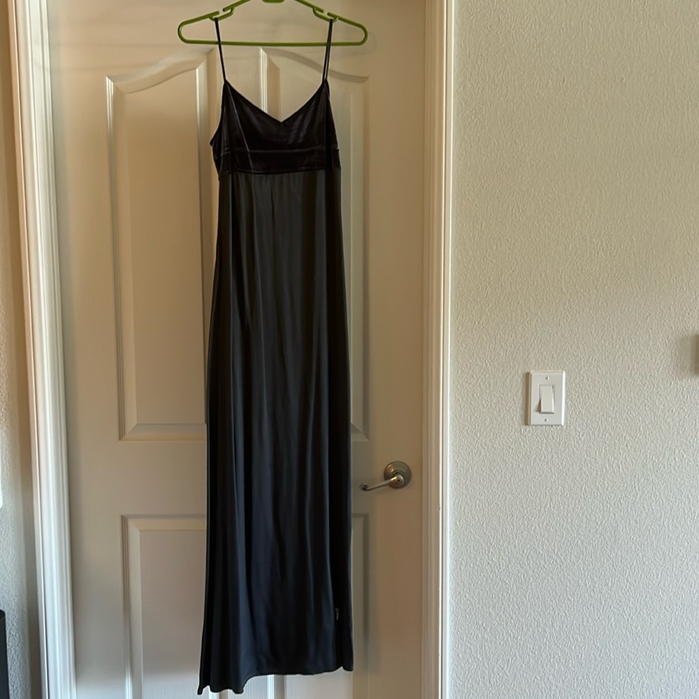 Leith - Floor Length Dress - Navy/Size Small with back cutout
